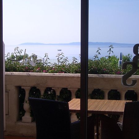 Hotel Beau Soleil Le Lavandou Bagian luar foto