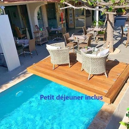 Hotel Beau Soleil Le Lavandou Bagian luar foto