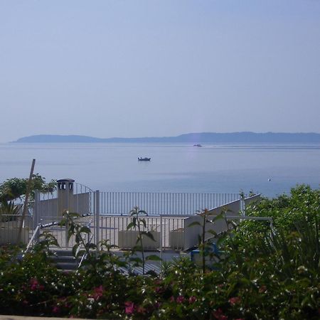 Hotel Beau Soleil Le Lavandou Bagian luar foto