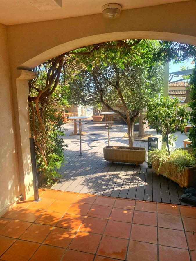 Hotel Beau Soleil Le Lavandou Bagian luar foto