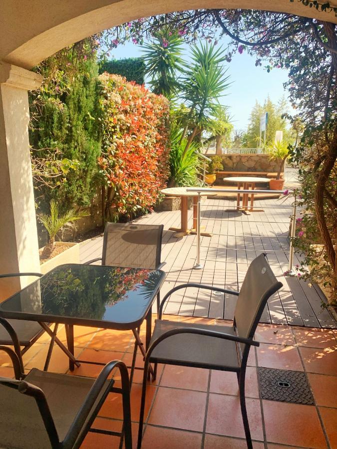 Hotel Beau Soleil Le Lavandou Bagian luar foto
