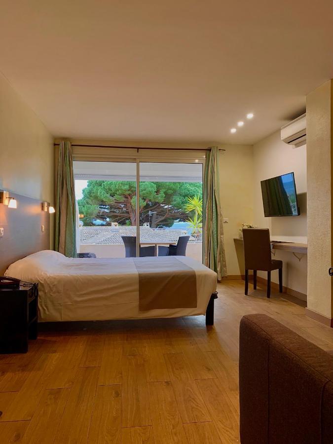 Hotel Beau Soleil Le Lavandou Bagian luar foto