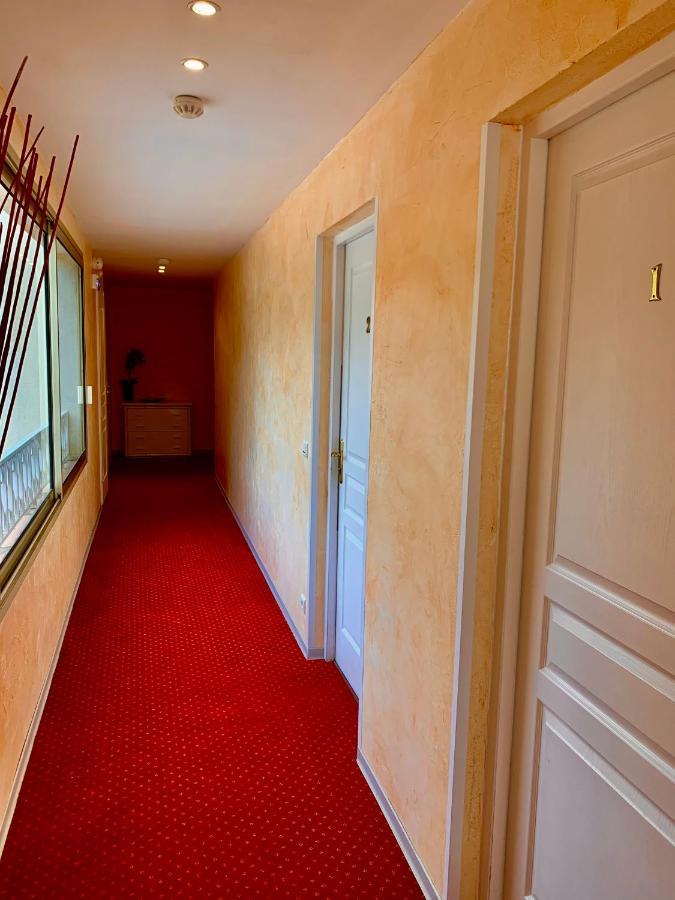Hotel Beau Soleil Le Lavandou Bagian luar foto