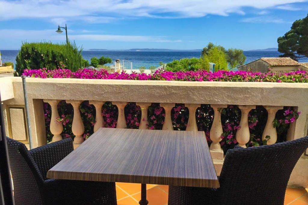 Hotel Beau Soleil Le Lavandou Bagian luar foto