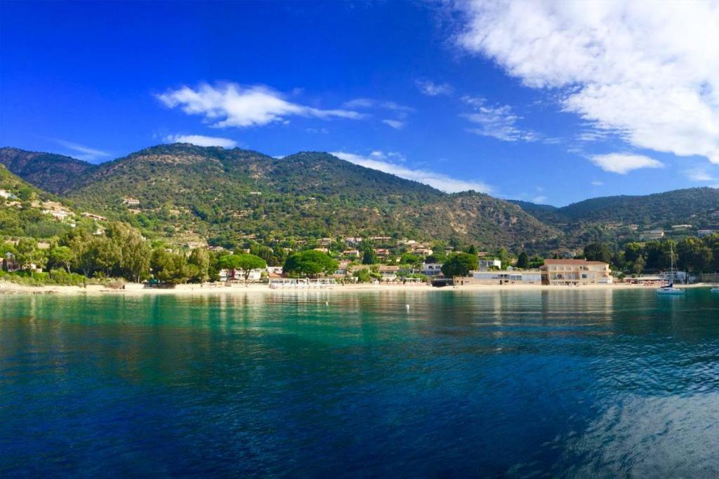 Hotel Beau Soleil Le Lavandou Bagian luar foto