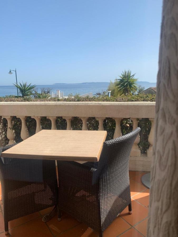 Hotel Beau Soleil Le Lavandou Bagian luar foto