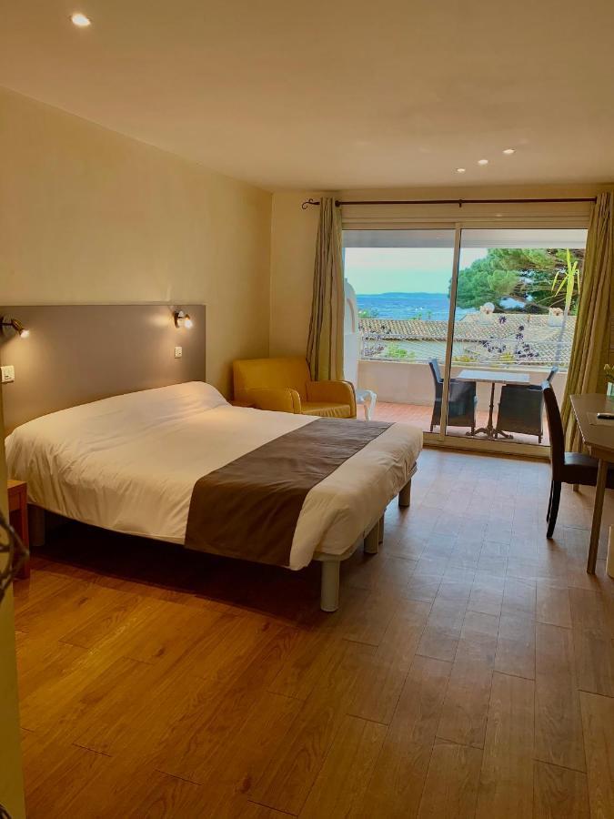 Hotel Beau Soleil Le Lavandou Bagian luar foto