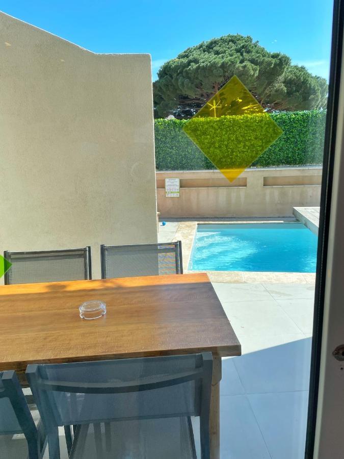 Hotel Beau Soleil Le Lavandou Bagian luar foto
