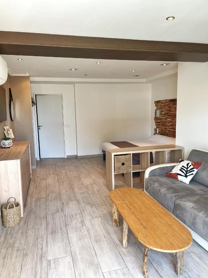 Hotel Beau Soleil Le Lavandou Bagian luar foto