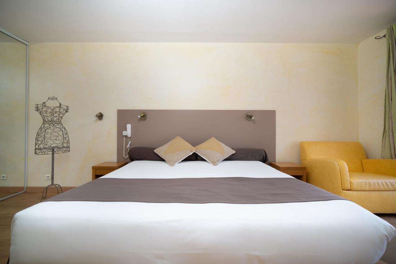 Hotel Beau Soleil Le Lavandou Bagian luar foto