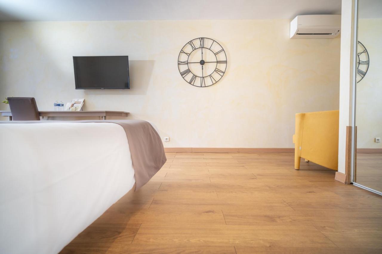 Hotel Beau Soleil Le Lavandou Bagian luar foto