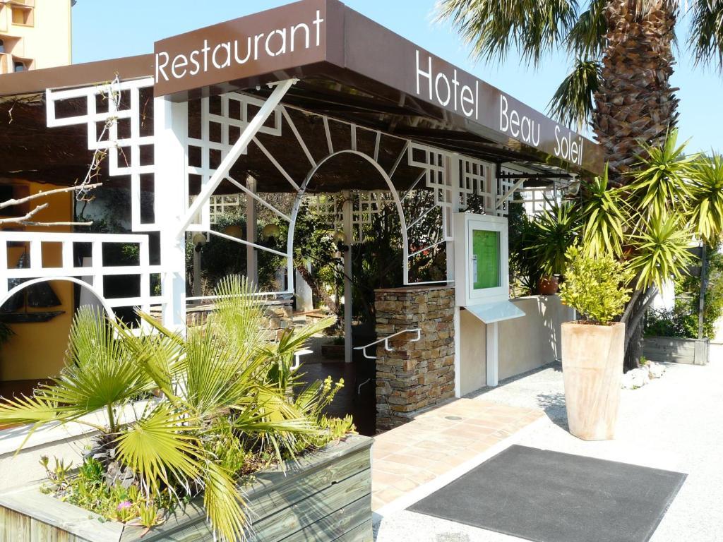 Hotel Beau Soleil Le Lavandou Bagian luar foto