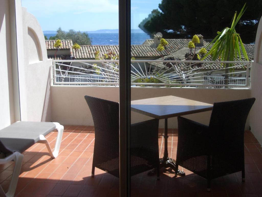 Hotel Beau Soleil Le Lavandou Ruang foto