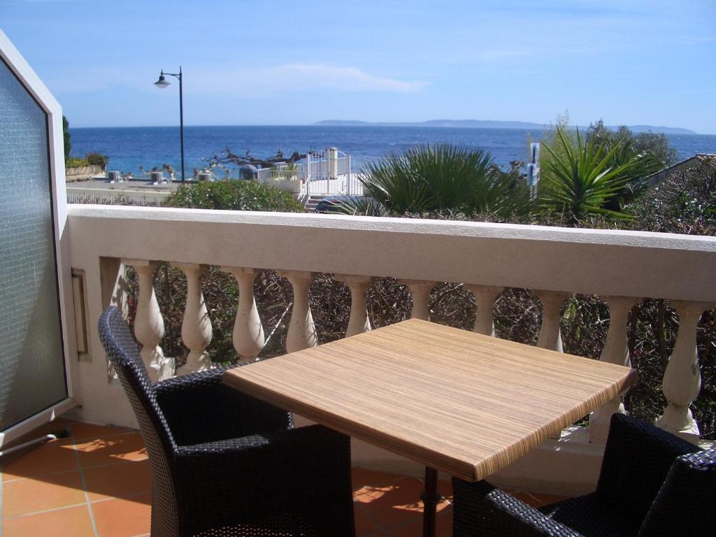 Hotel Beau Soleil Le Lavandou Ruang foto