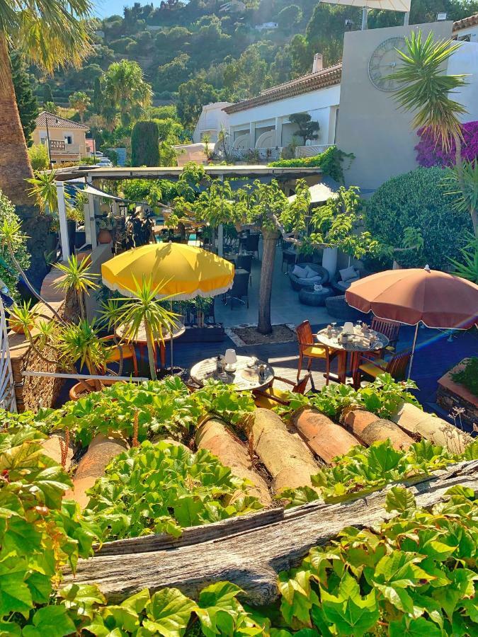 Hotel Beau Soleil Le Lavandou Bagian luar foto